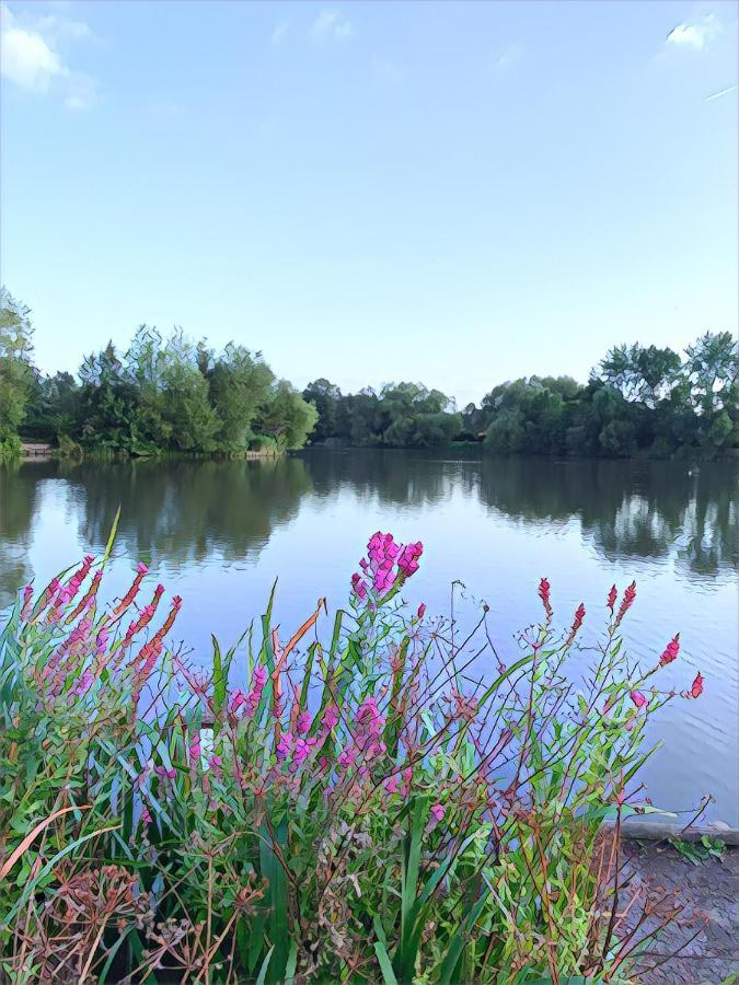 The Lake House, Уокинг Екстериор снимка