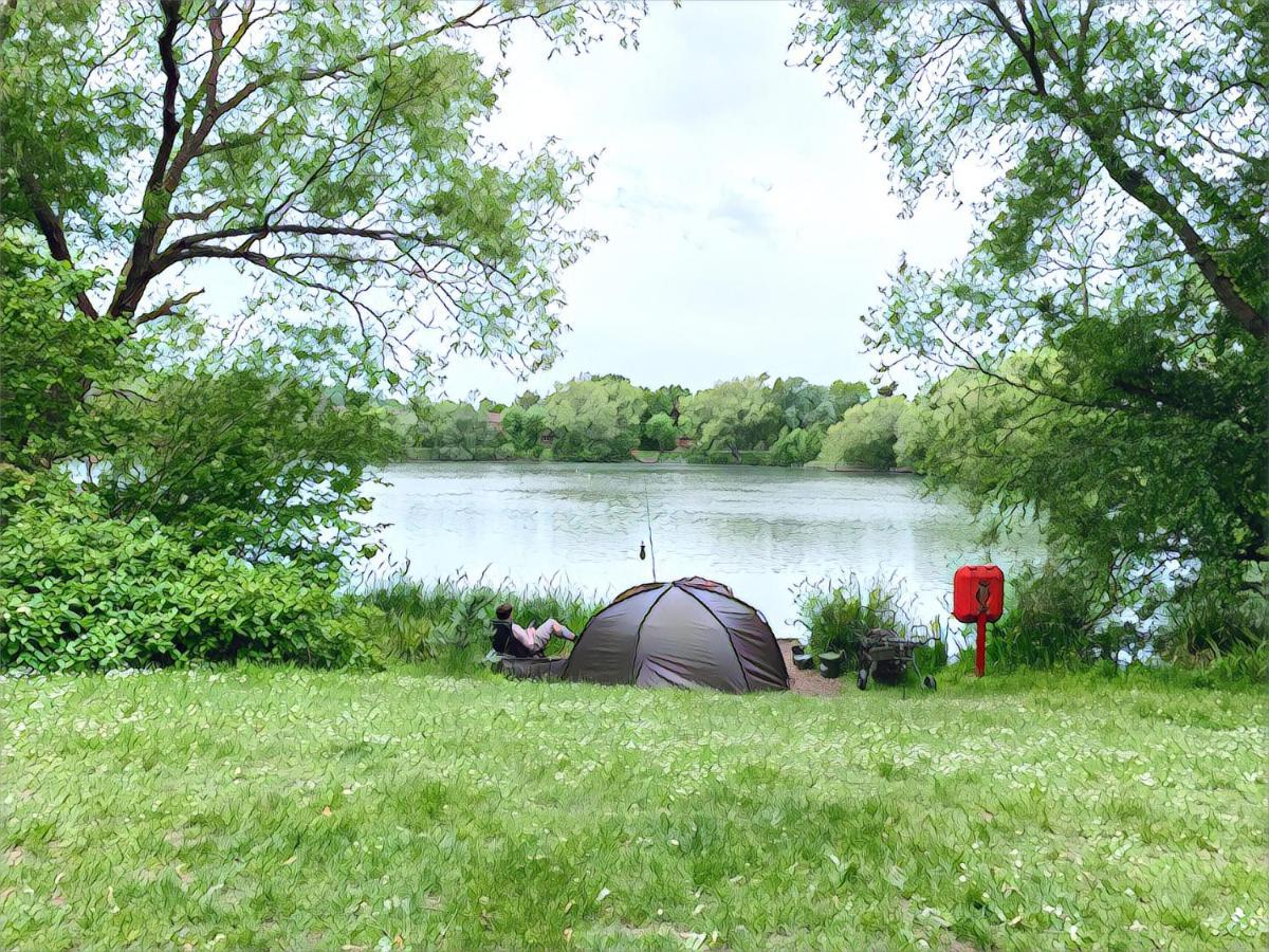 The Lake House, Уокинг Екстериор снимка